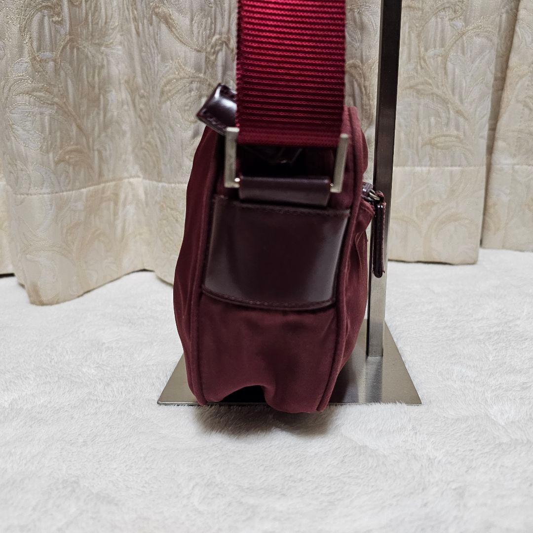 PRADA　カメラバッグ　テスートナイロン　三角ロゴ　ボルドー