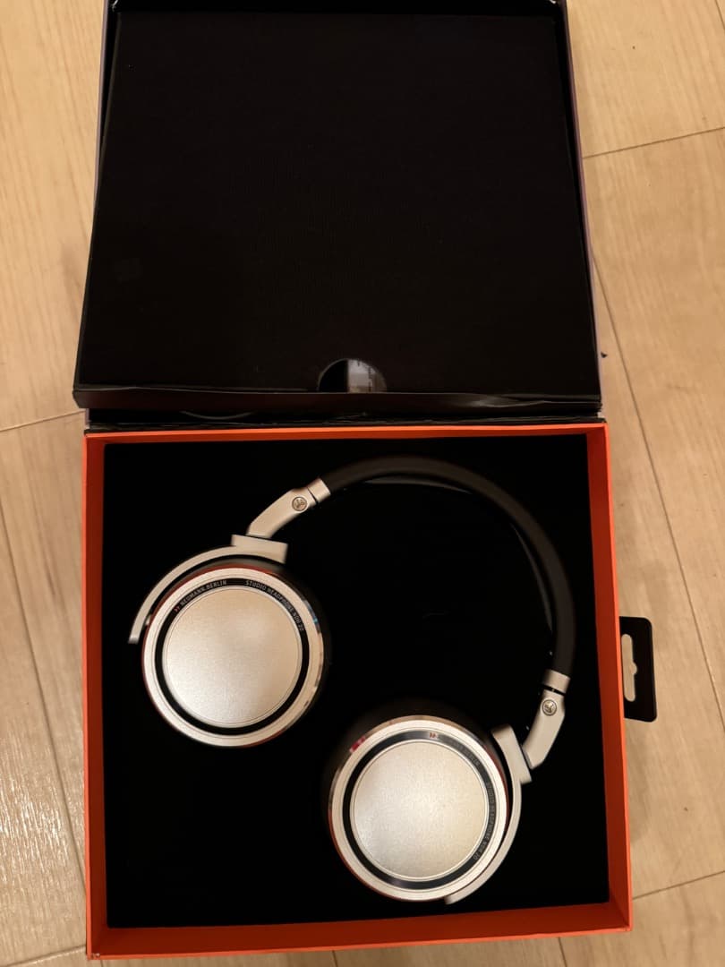 ノイマン　スタジオ用密閉型ヘッドフォン NDH 20 NEUMANN