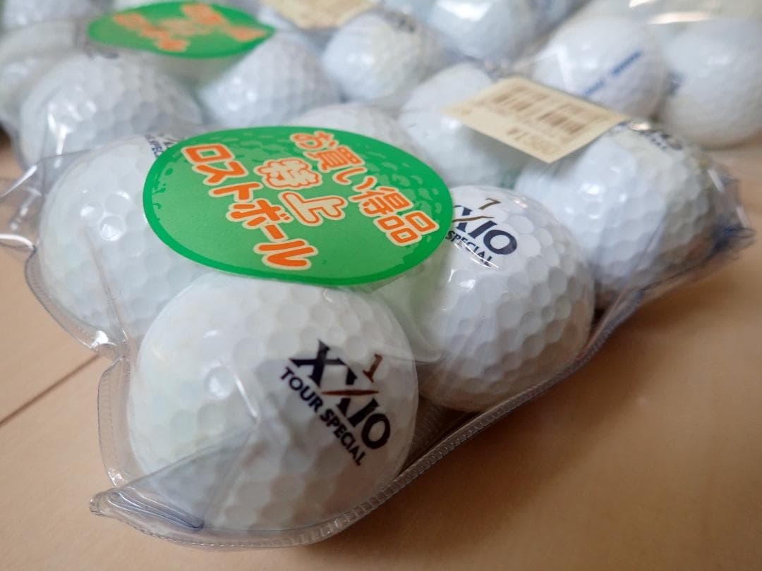 ゼクシオ　ツアースペシャル ロストボールとウッドティーとマーカーのセット