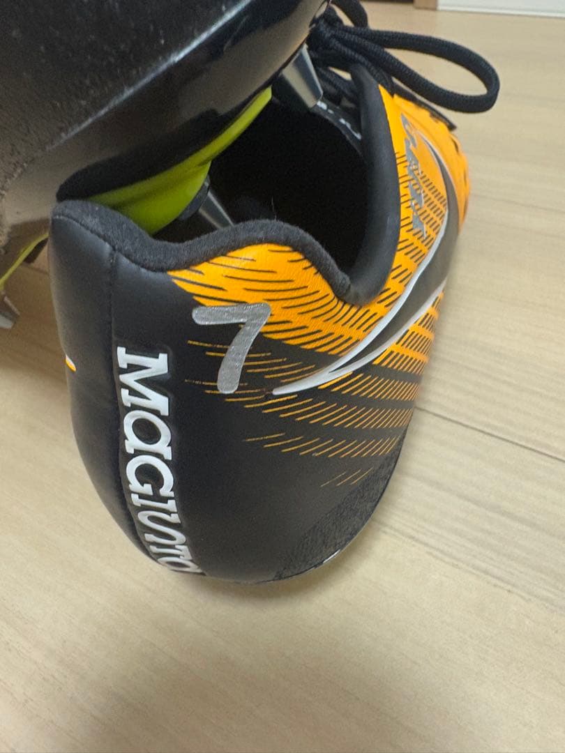 佐藤勇人　支給スパイク　直筆サイン入り