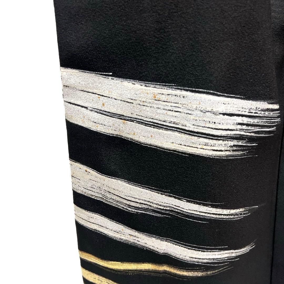 黒留袖　五つ紋　比翼付き　金糸　銀糸　金彩　銀彩　渦巻き　着物　103b d