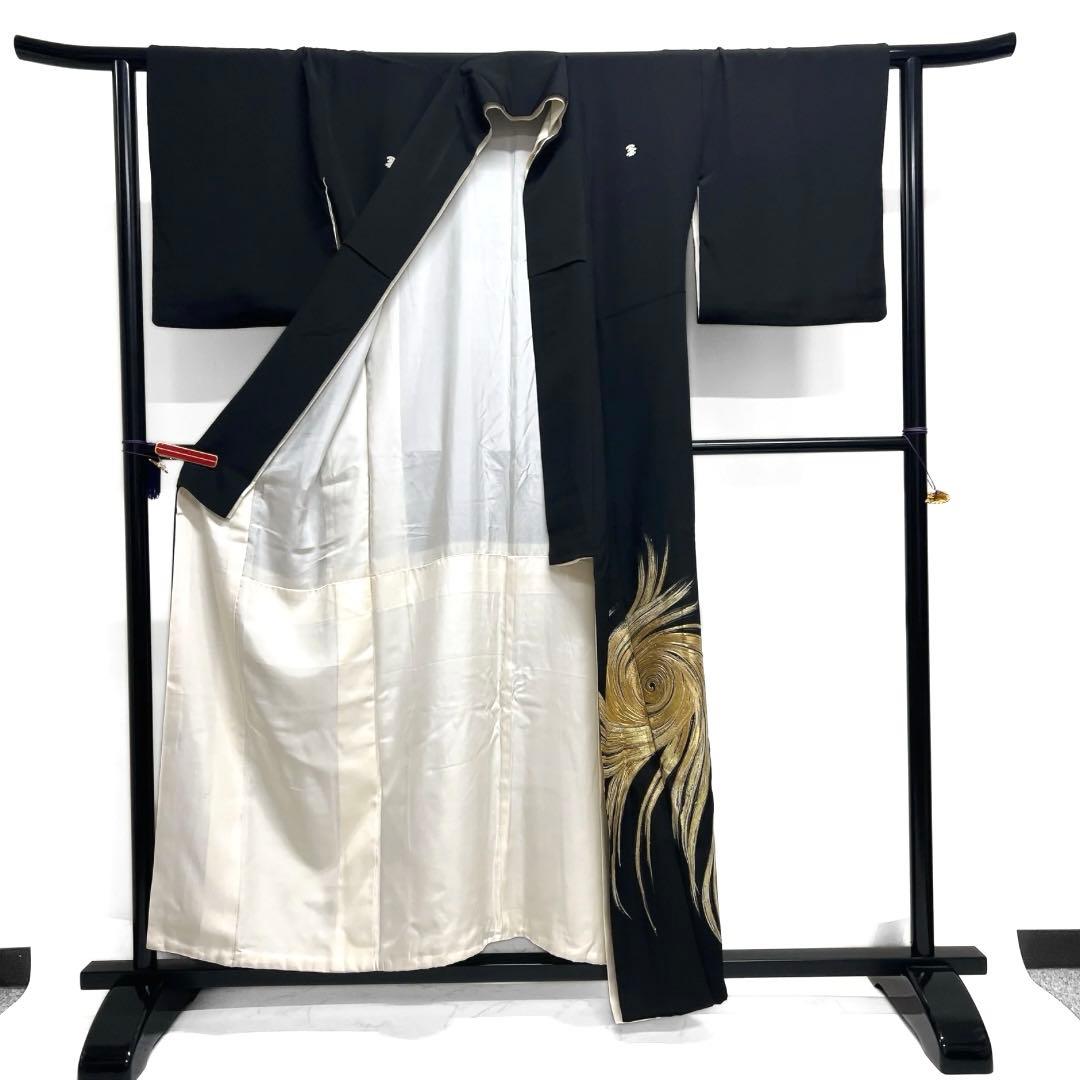 黒留袖　五つ紋　比翼付き　金糸　銀糸　金彩　銀彩　渦巻き　着物　103b d