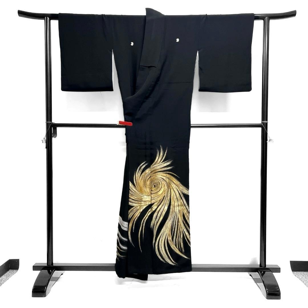 黒留袖　五つ紋　比翼付き　金糸　銀糸　金彩　銀彩　渦巻き　着物　103b d