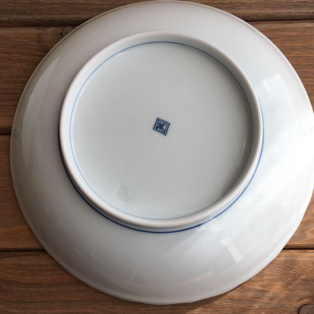 伊万里鍋島焼窯元 畑萬陶苑 ⁡宝尽くし文 彫7寸皿2種 小槌 宝袋 吉祥