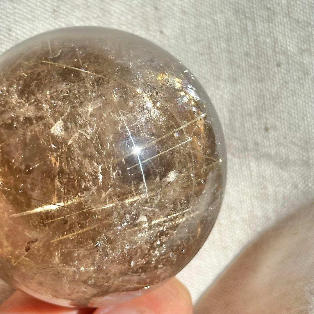 【スモーキー ゴールド ルチル クォーツ】 スフィア 丸玉 58mm 台座付き