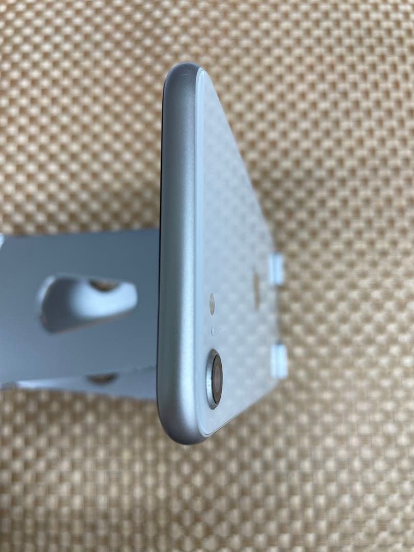 iPhone SE 第3世代 64 GBスターライトSIMフリー【2314】