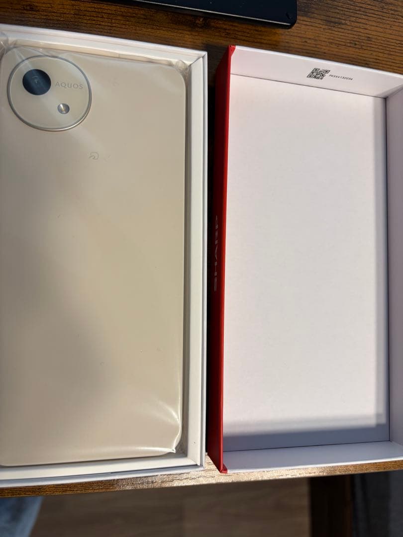 docomo AQUOS wish 4 ブラック　SIMフリー