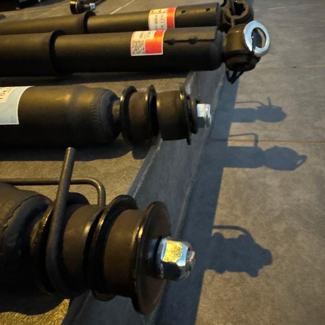 う*け様 再再販ランドクルーザー70 純正ショック 前後4本