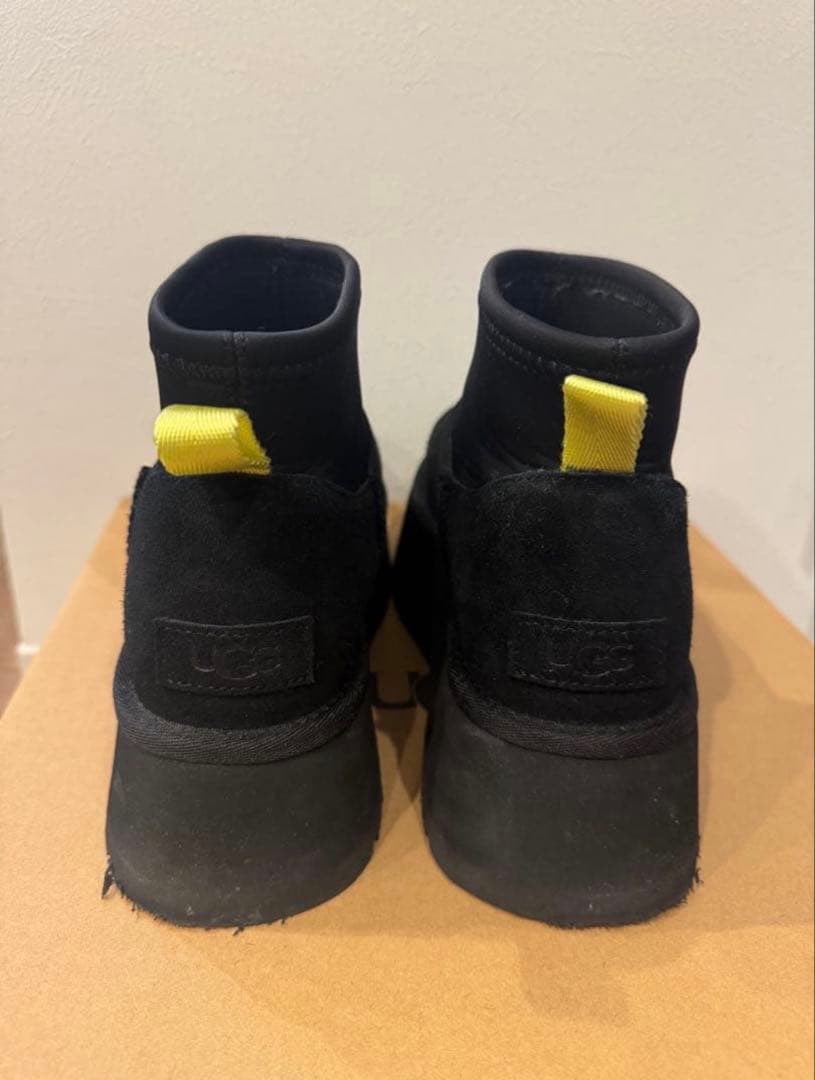 UGG ブラック プラットフォーム ムートンブーツ