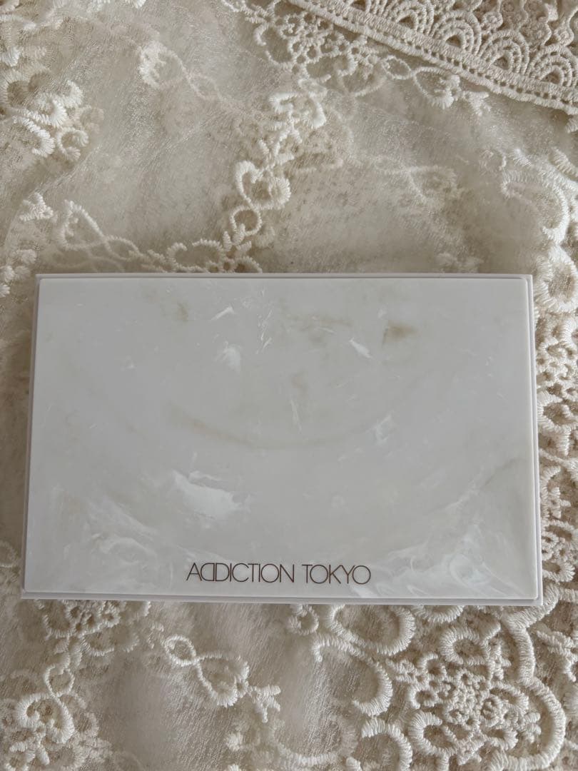 最終お値引き！アディクション　2025ホリデー限定！アイ＆ブラッシュパレット