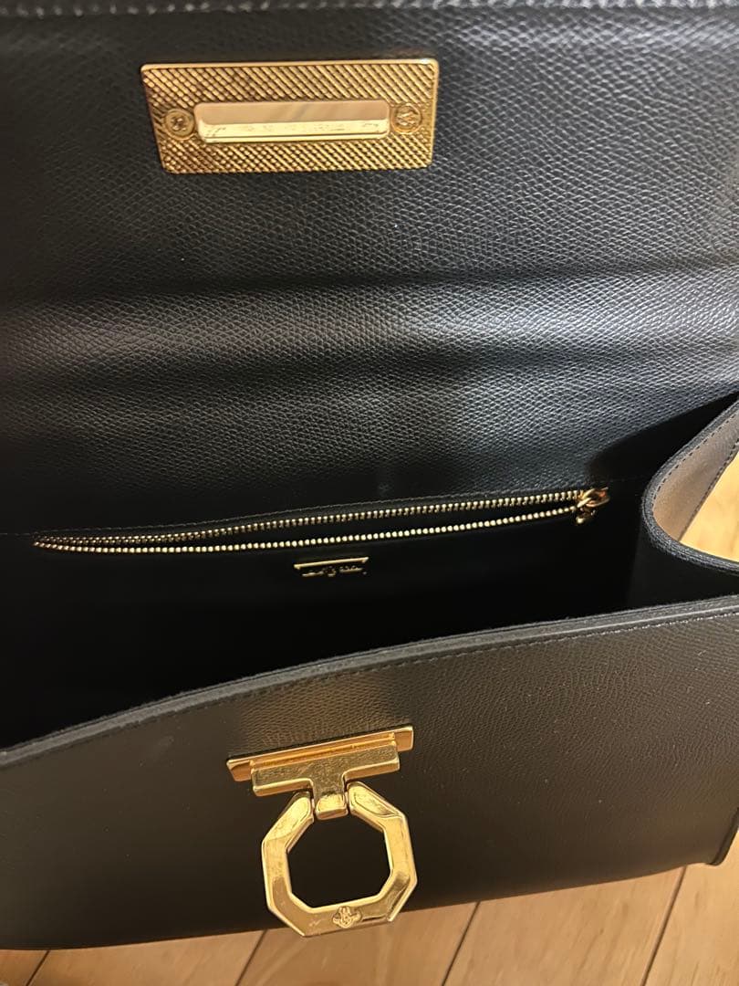 かい Carbotti カルボッティ　美品　黒