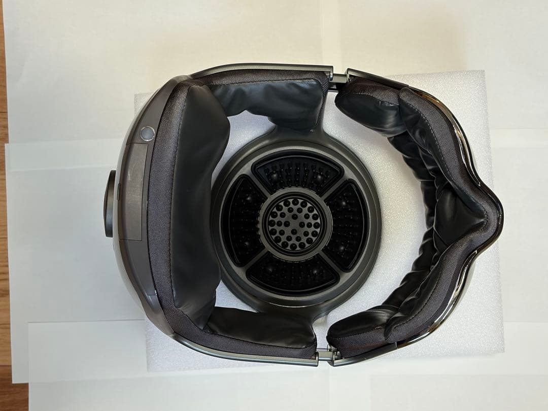 breo ヘルメット型マッサージャー