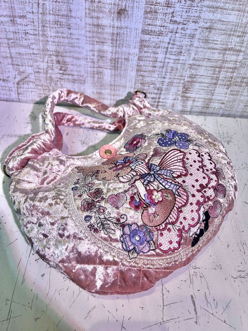 ロラライハリス♡ベビーピンクベロアキルト♡刺繍の丸型絞りバッグs♡