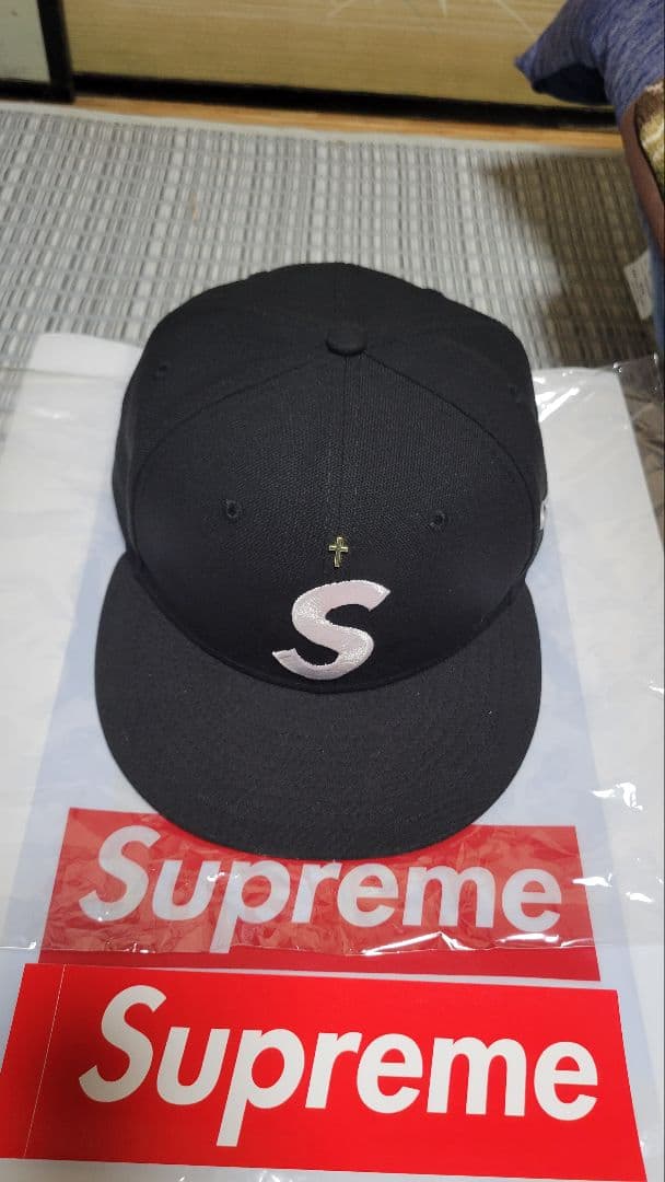 Supreme×ニューエラ ゴールドクロス Sロゴ ブラック 4/1
