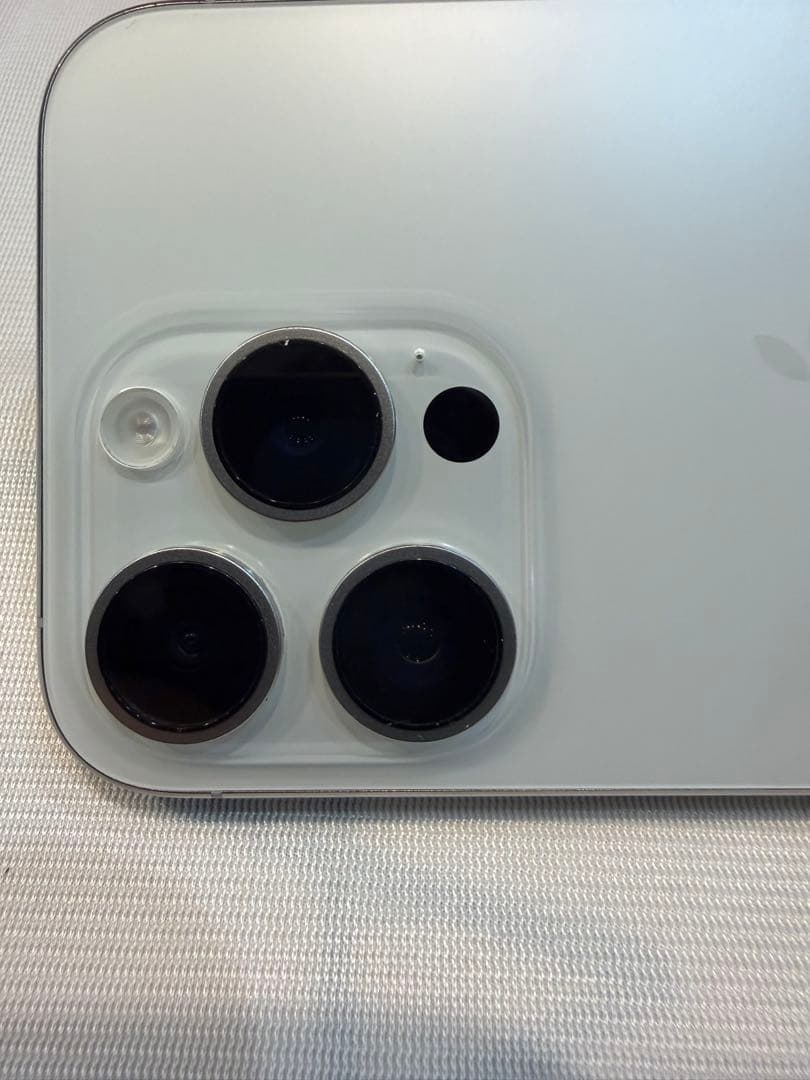 iPhone15 Pro 128GB ホワイト SIMフリー バッテリー88%