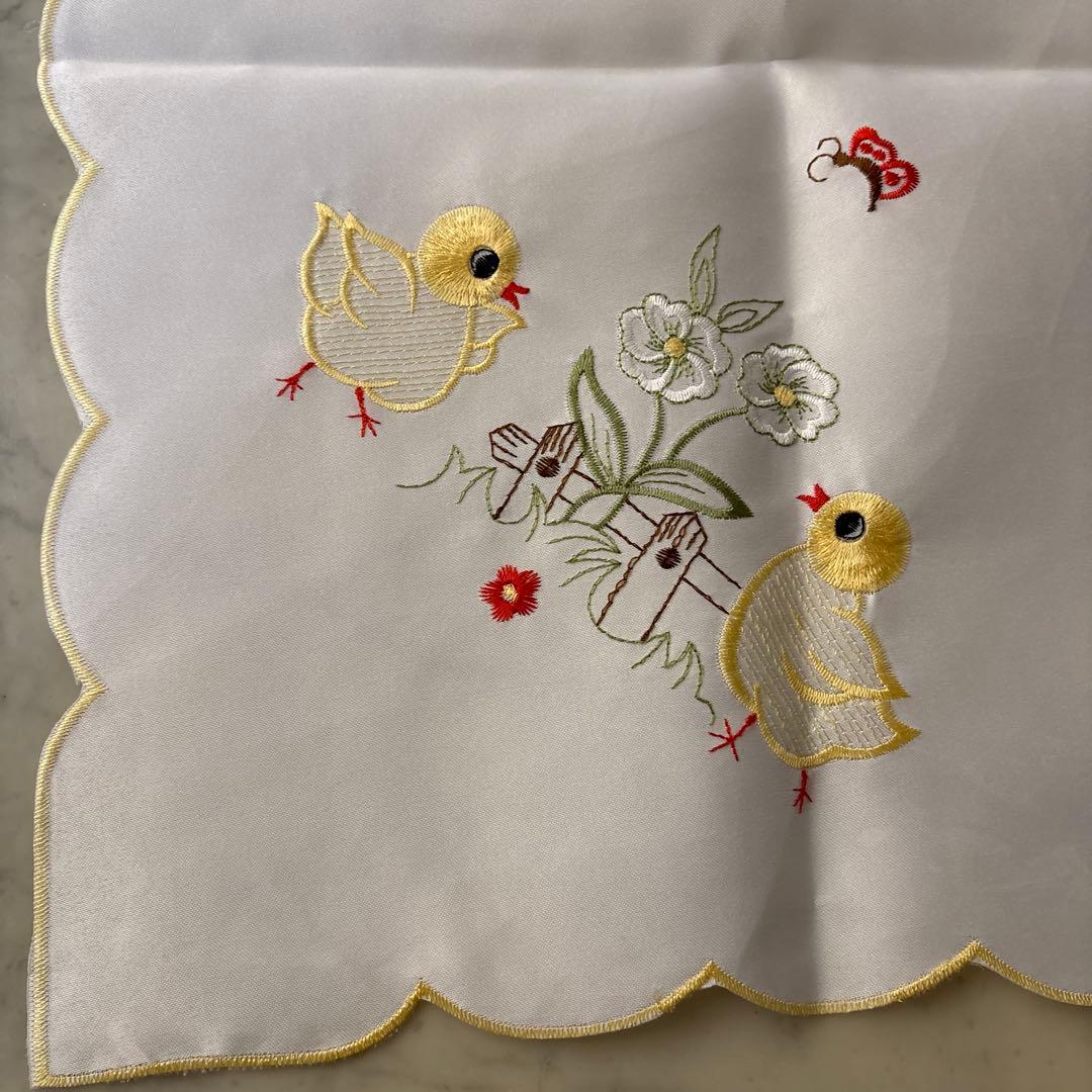 新品未使用品　フランス　テーブルクロス　ひよこ　Pâques イースター