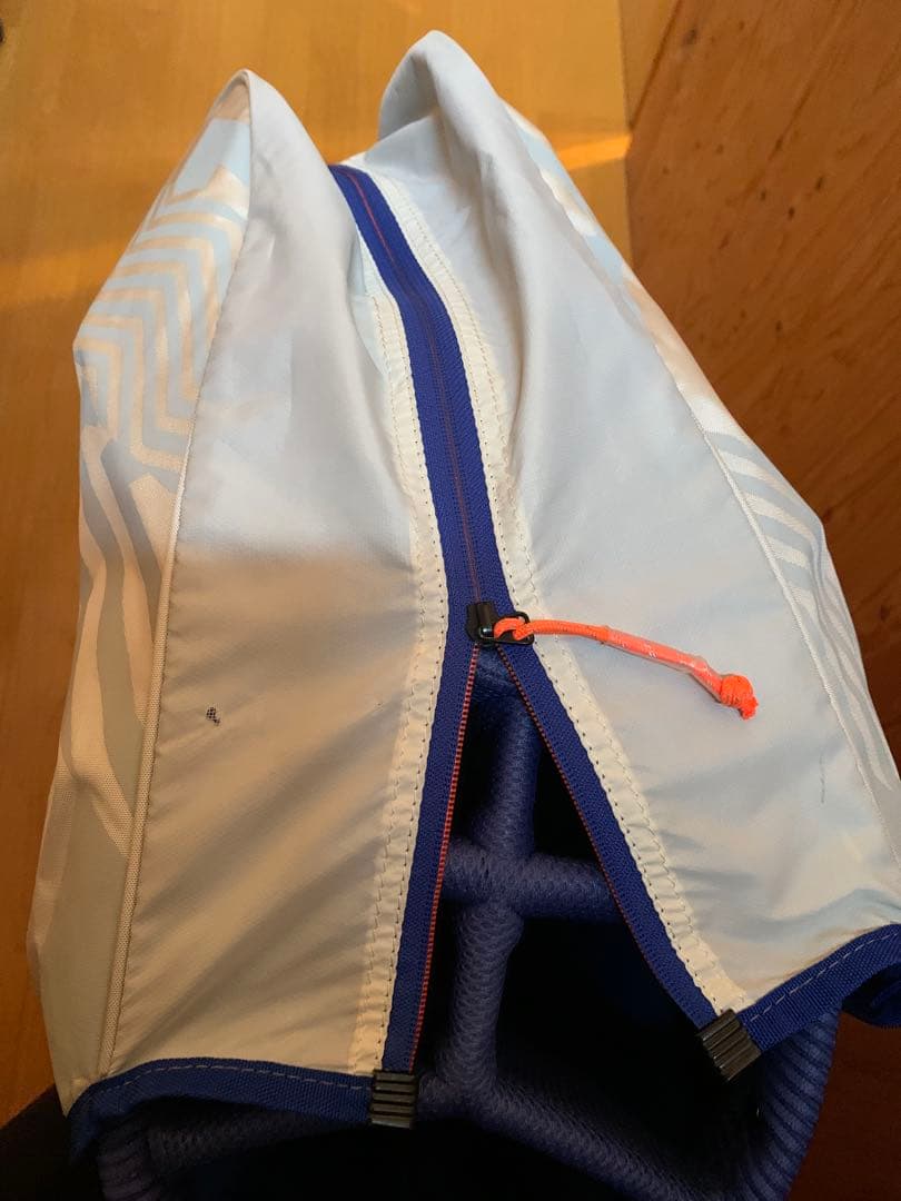 adidas ゴルフ　スタンド式キャディバッグ　軽量