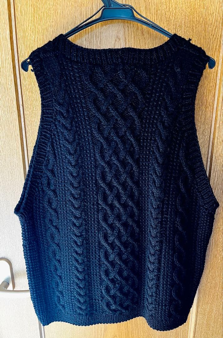 値下げ☆送料込み☆INVERALLAN (厚手)ブラック ケーブルニットベスト