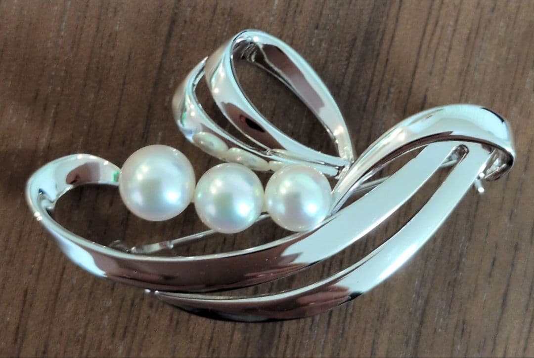 レア品　ミキモト NHK刻印ブローチ