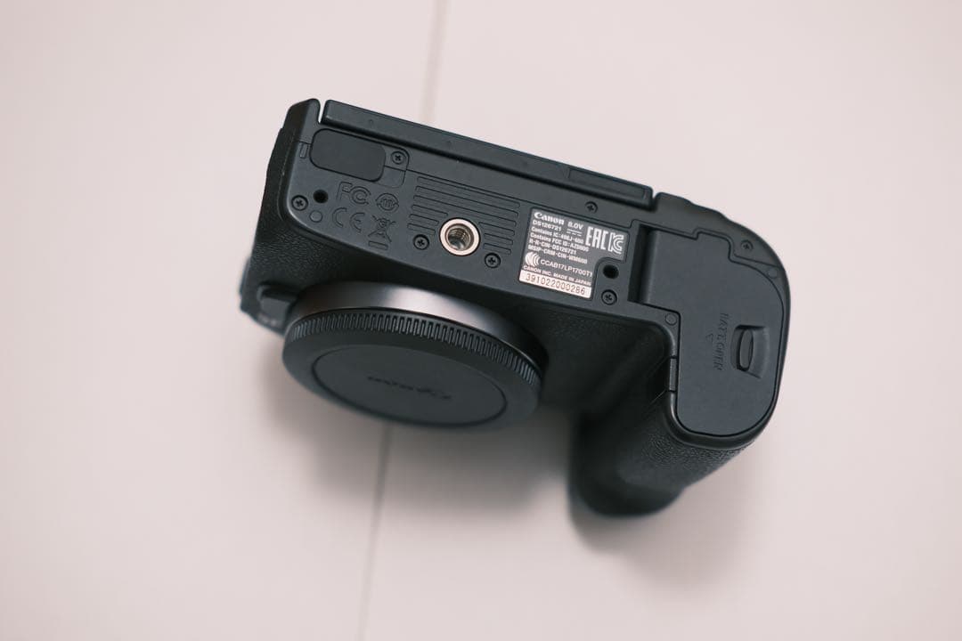 Canon EOS R ボディ　　BG-22