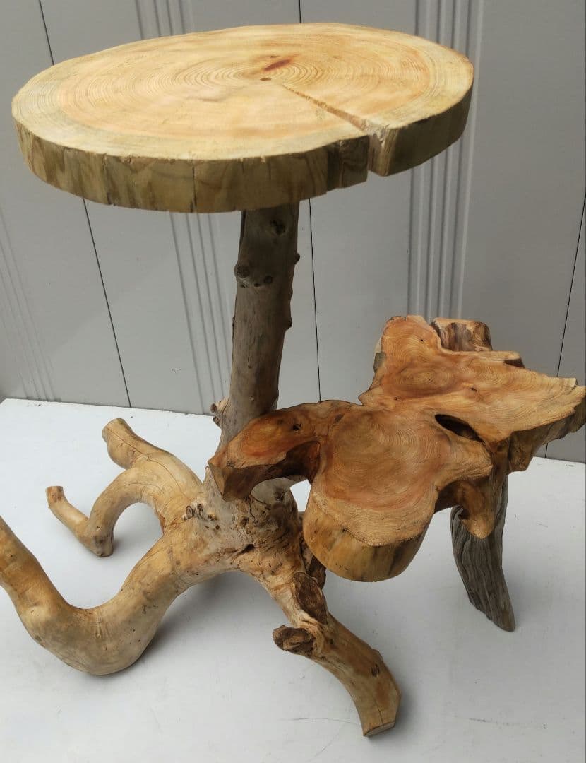 流木を使った天然素材のキャットタワー