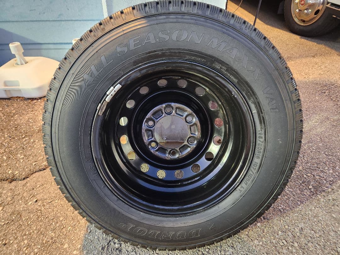 195/80R15 オールシーズンタイヤ ハイエース純正ホイール 室内保管