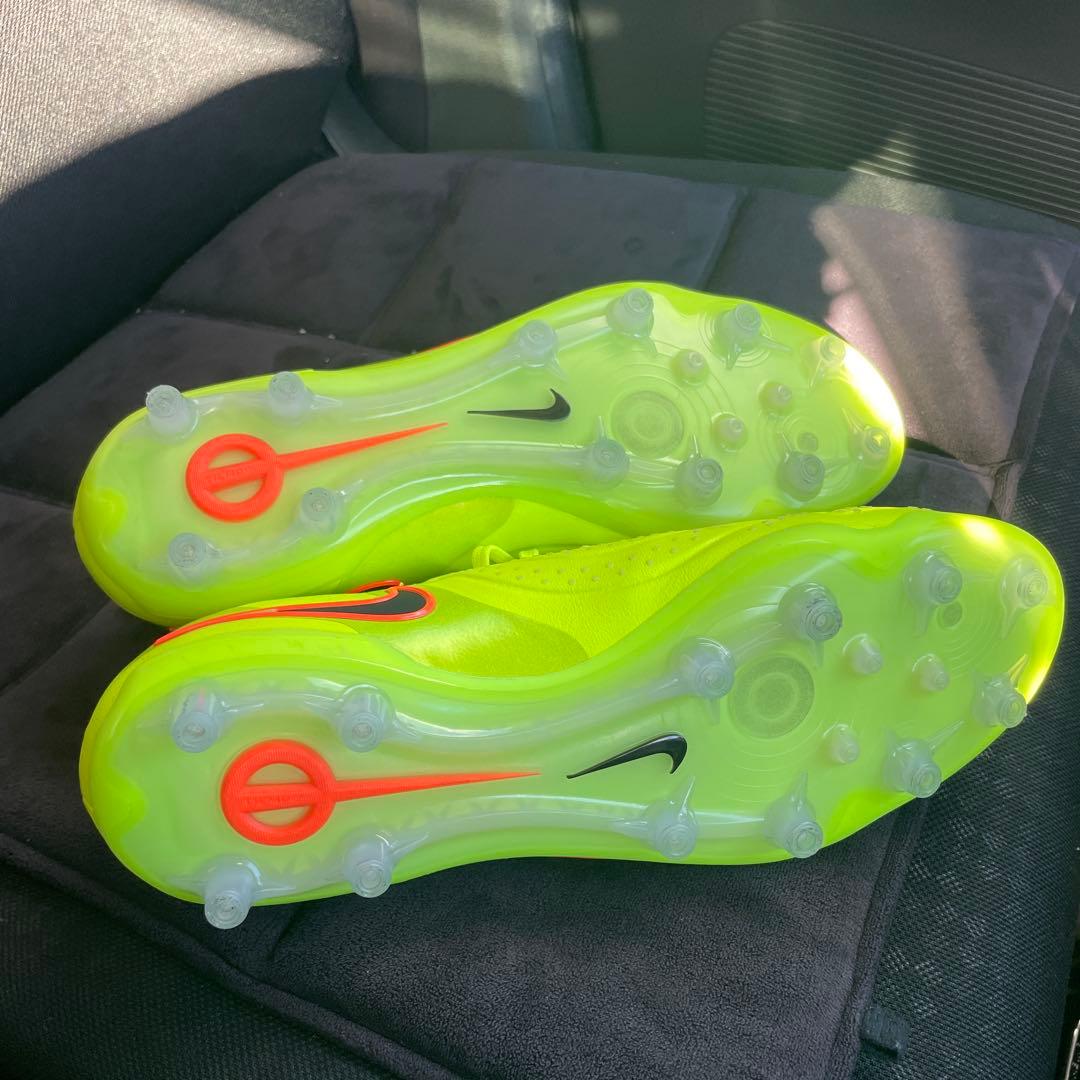 ティエンポ　LEGEND 10 ELITE AG-PRO 25.5センチ