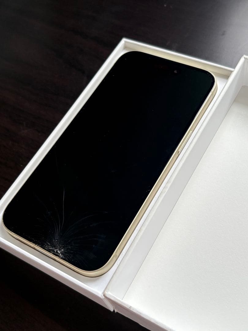 【画面割れ有り】Apple iPhone 15 256GB イエロー 本体