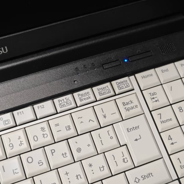 SSD512GB 第10世代 i5 15 富士通 i5-10 8GB オフィス