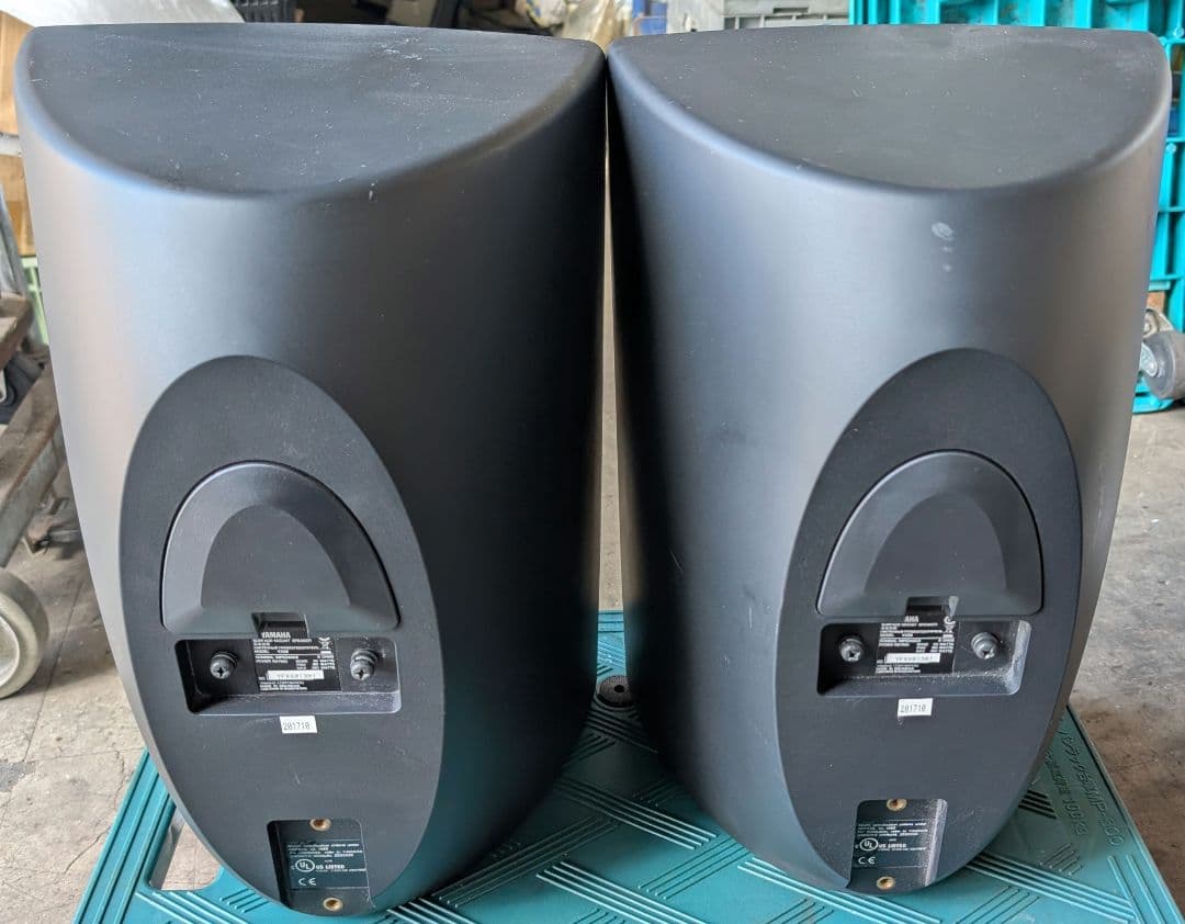 屋外使用可能　YAMAHA VXS8 サーフェスマウントスピーカー 壁掛け金具付
