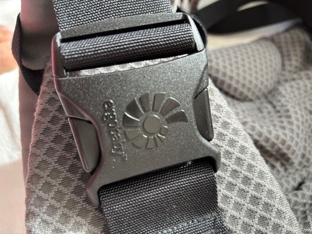 ergobaby OMNI breeze グラファイトグレー