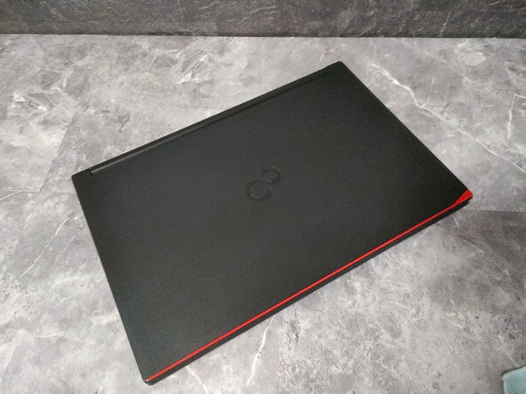 美品 FUJITSU 第10世代 メモリ16GB 新品SSD256GB