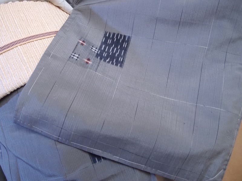 未使用　紬着物（格子に絣文）裄６６　正絹美品
