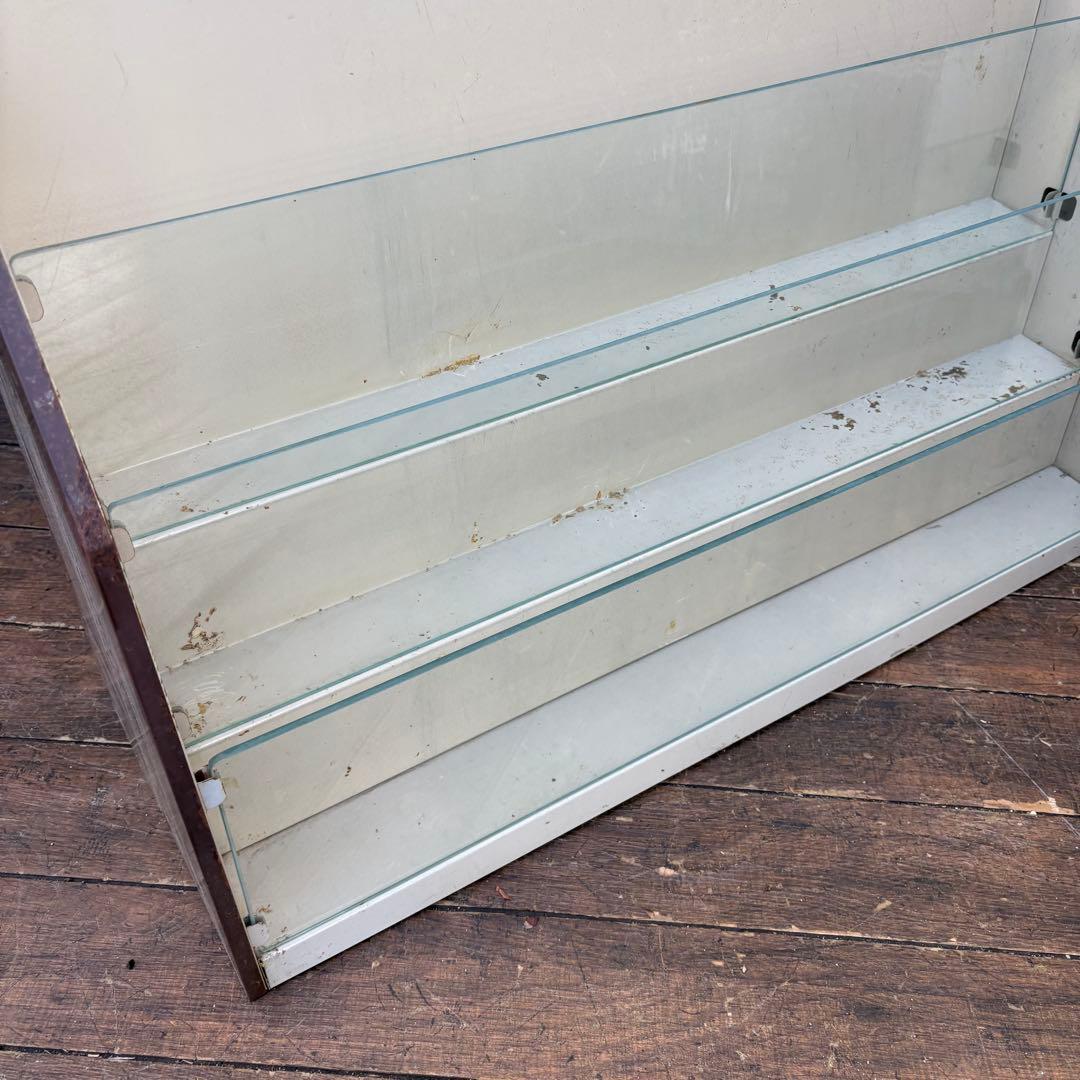 昭和レトロ スチール製 ガラス仕切り 階段型本棚 店舗什器 ショーケース 3段