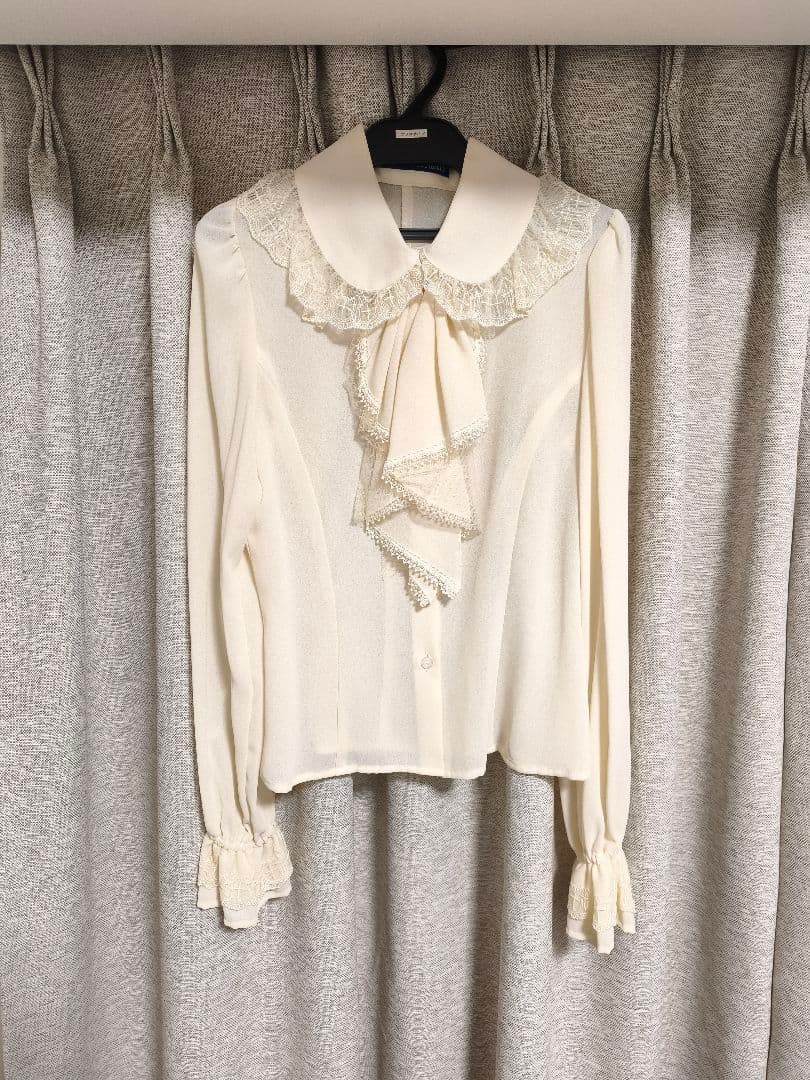 最終値下げ Moi-meme-Moitie ラッフルタイ付きジョーゼットブラウス