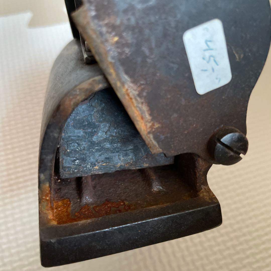 1／27まで発送停止 イギリス　アンティーク 金属製アイロン 木製ハンドル　貴重
