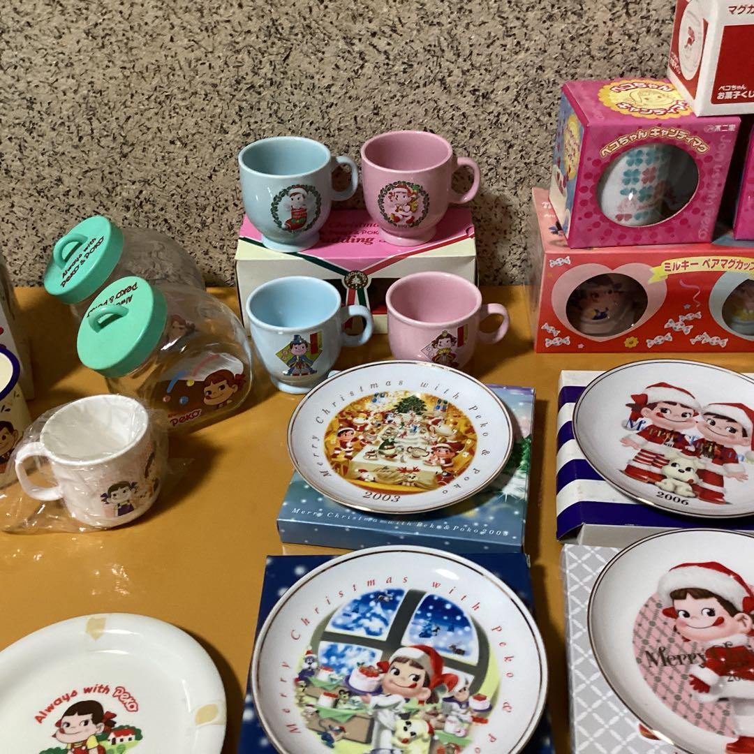 2447 ペコちゃんクリスマス皿 &コップセット