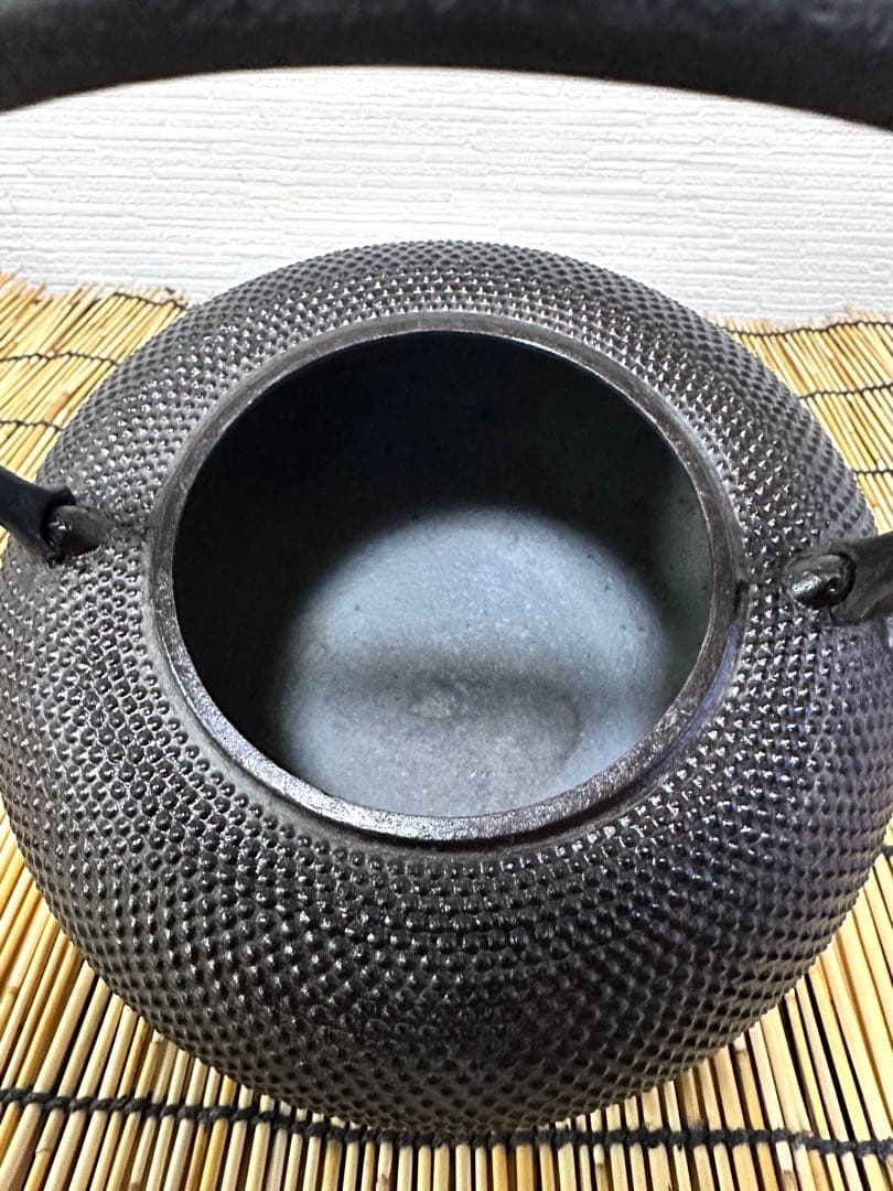 未使用品、栞、一級品合格証貼付　南部三厳堂名人東仙作　南部鉄瓶　南部鉄器　鉄瓶