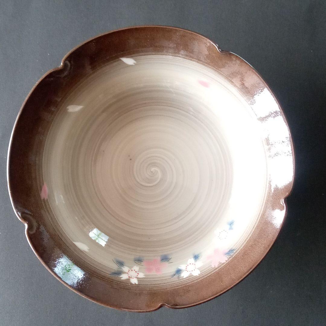 現川焼　十三代横石臥牛、臥牛窯の桜文の鉢、栞付き