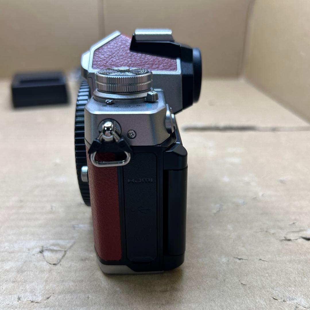 Nikon ミラーレス一眼カメラ Z fc ボディ Zfc レッド