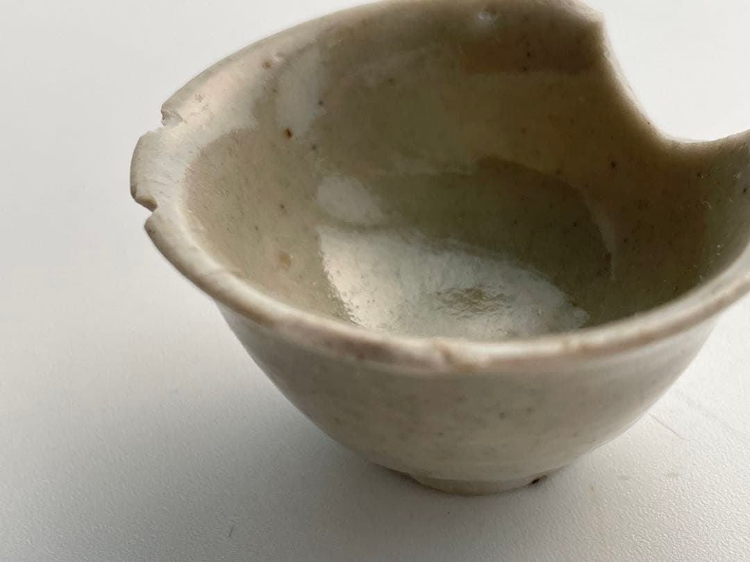 骨董　アンティーク　初期伊万里　白磁盃　杯　酒器　酒杯　猪口　残欠　出土　発掘