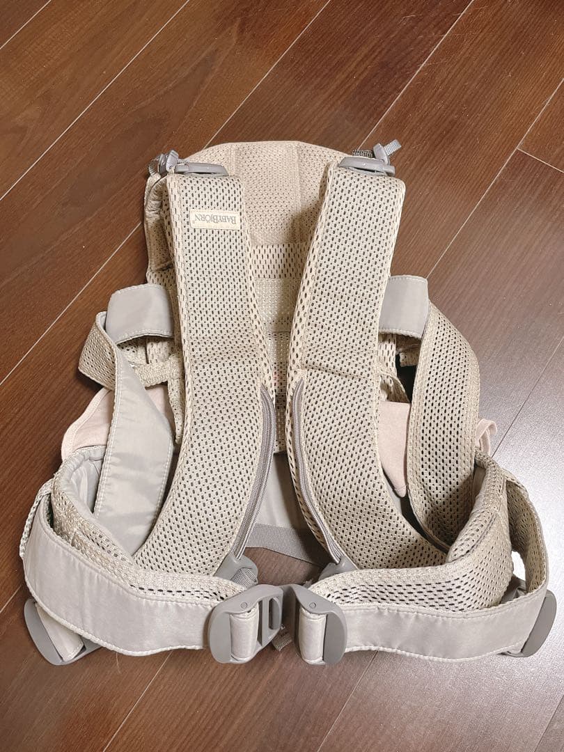 ベビービョルン メッシュONE KAI Air 抱っこひも グレージュ 美品