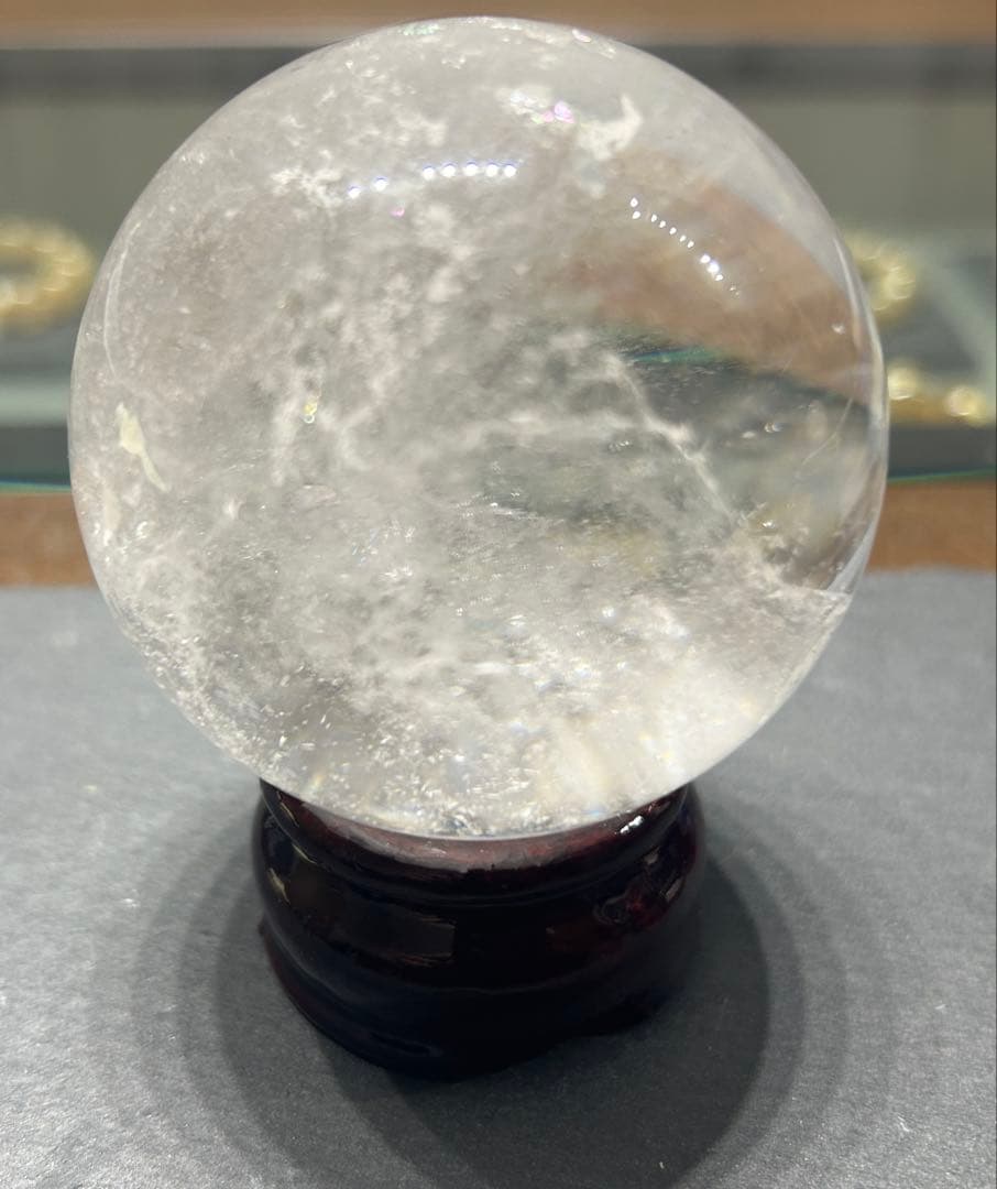 水晶丸玉　虹入り　66mm