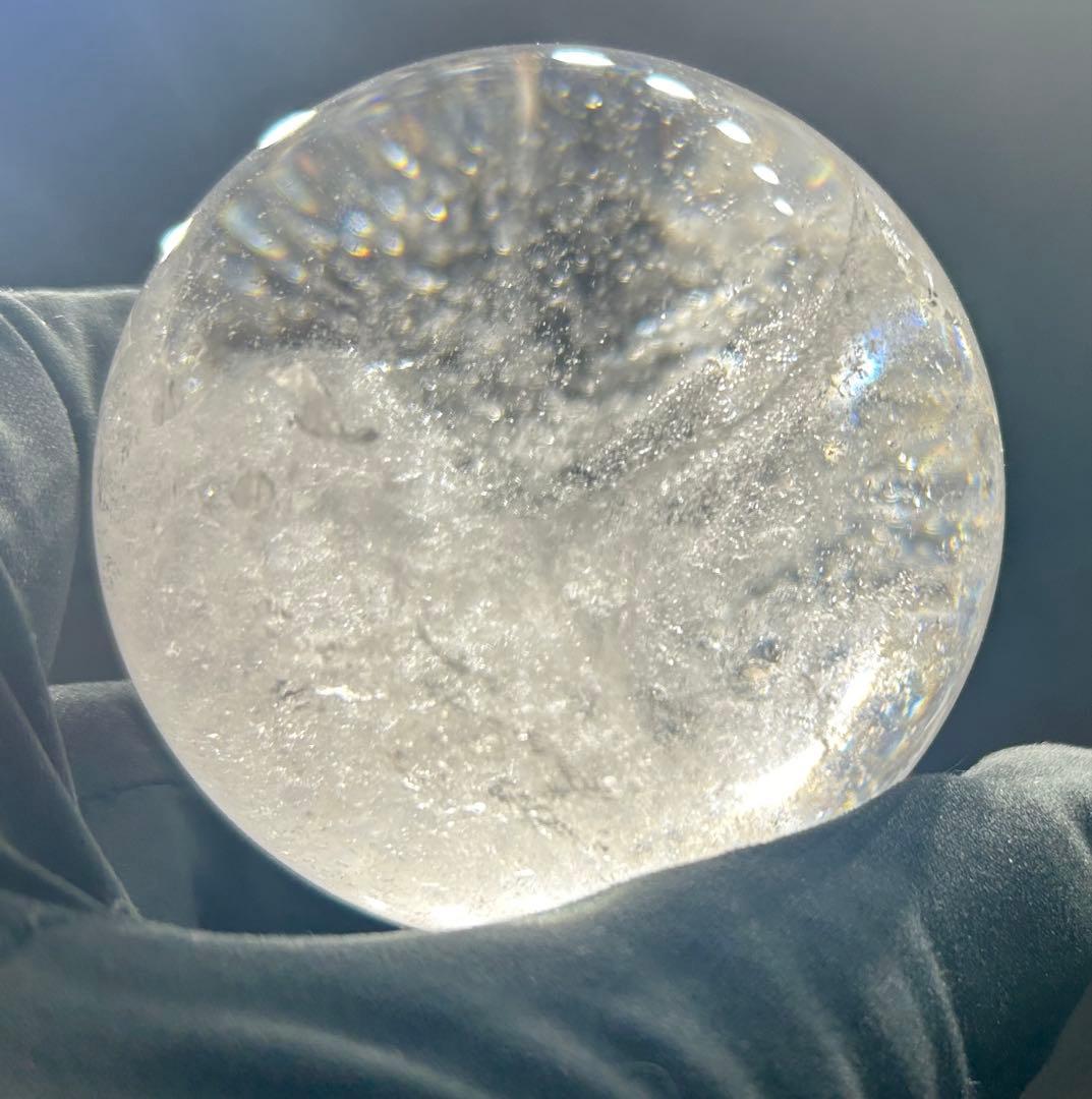 水晶丸玉　虹入り　66mm