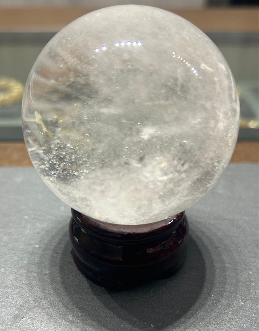 水晶丸玉　虹入り　66mm