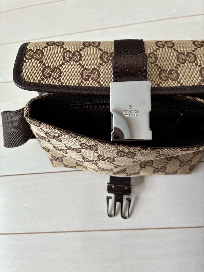 GUCCI GGモノグラム ボディバッグ