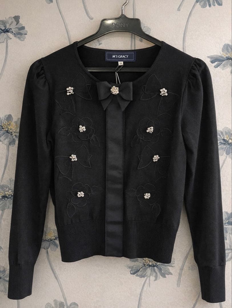 新品*未使用☆カタログ掲載☆M's Gracy☆お花の刺繍とパールのカーディガン