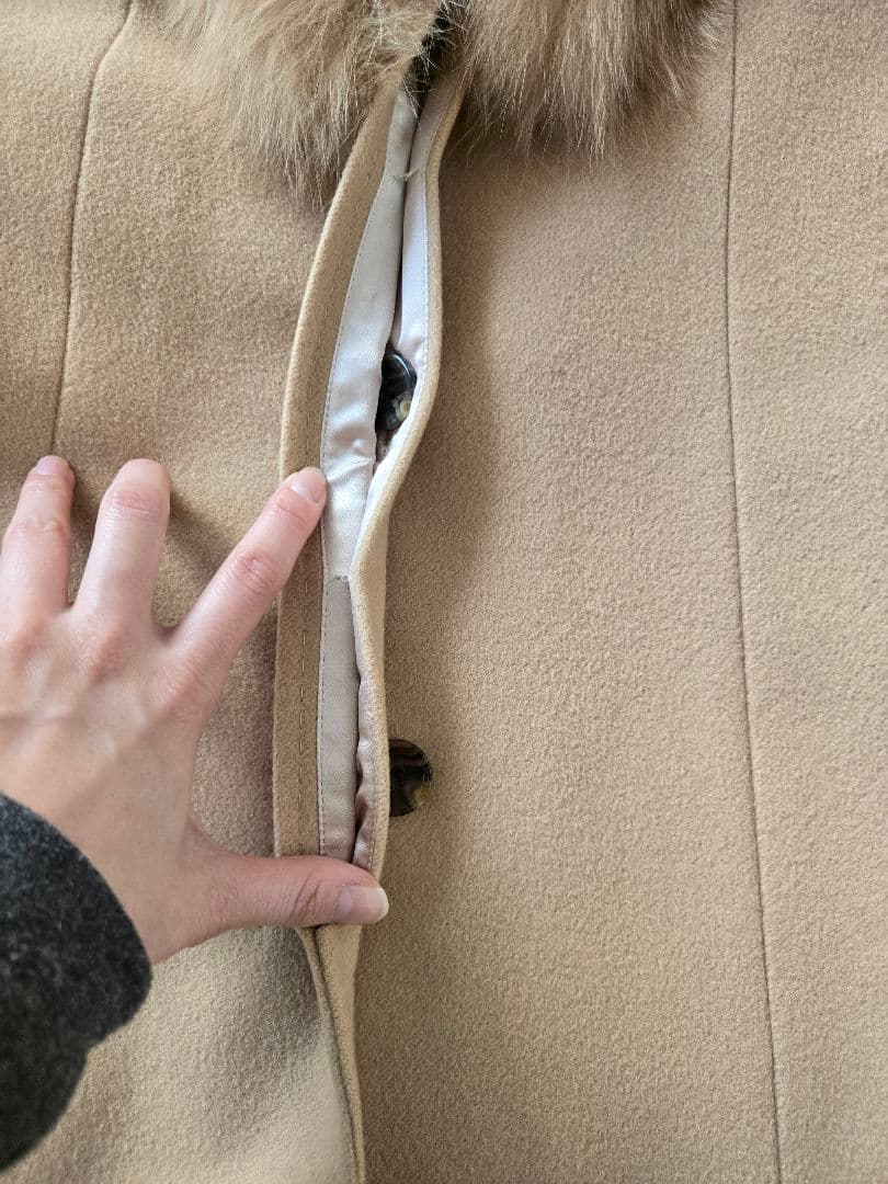 クードシャンス ベージュフォックスファー付きウール・カシミア混 コート