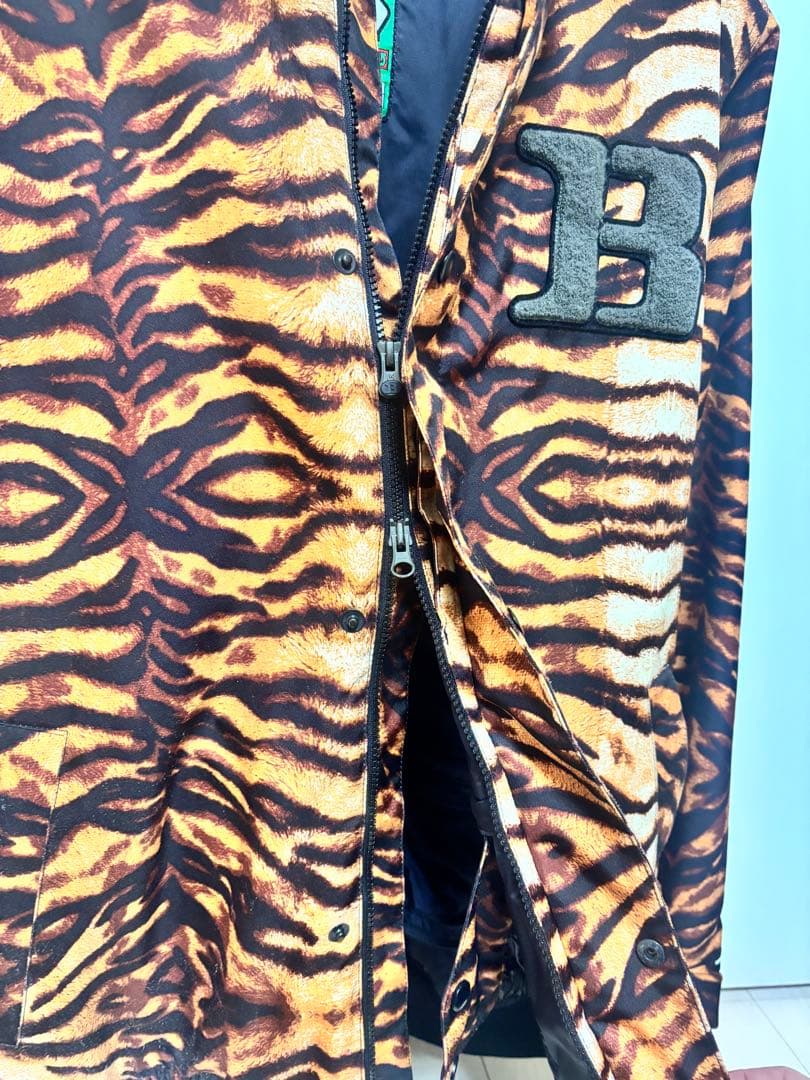 バートン　レアものスノーボードウェア　虎柄