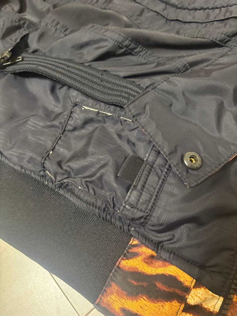 バートン　レアものスノーボードウェア　虎柄